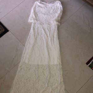 Lace maxi dress with 3/4 sleeves